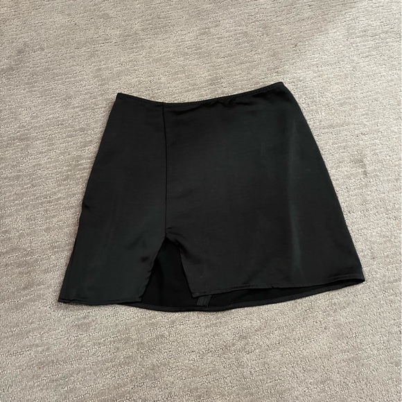 Forever 21 Dresses & Skirts - Silk black skirt